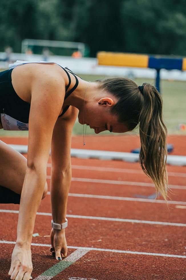 An image of a runner set for the race to begin.